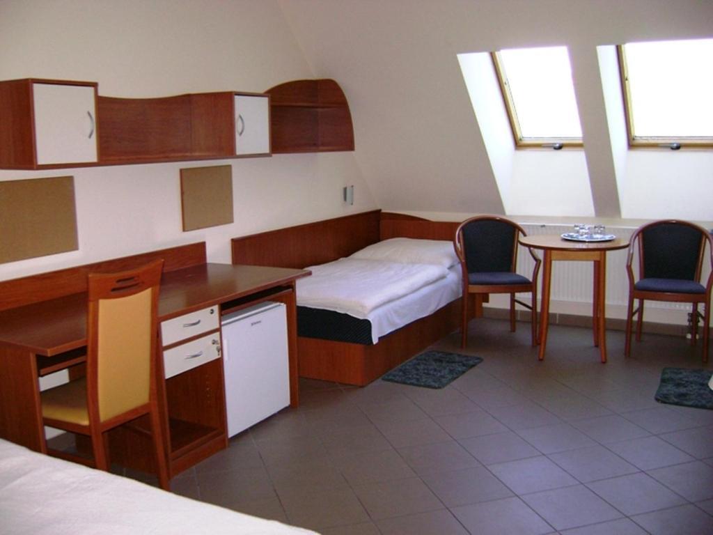 Károly Róbert Diákhotel Gyöngyös Habitación foto