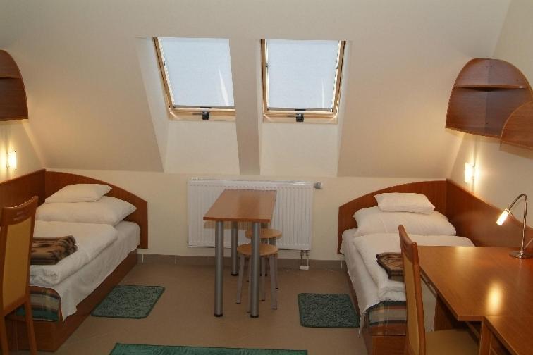 Károly Róbert Diákhotel Gyöngyös Habitación foto