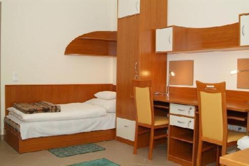 Károly Róbert Diákhotel Gyöngyös Exterior foto